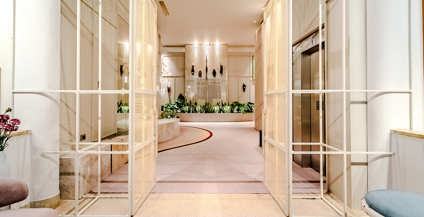 Galeria de arte com marcenaria personalizada